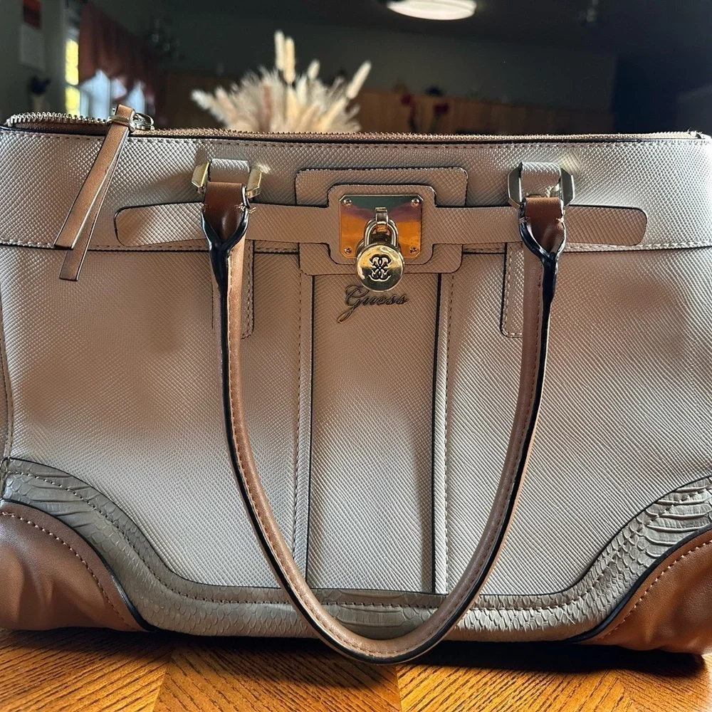 Guess Hand Bag lockable signature